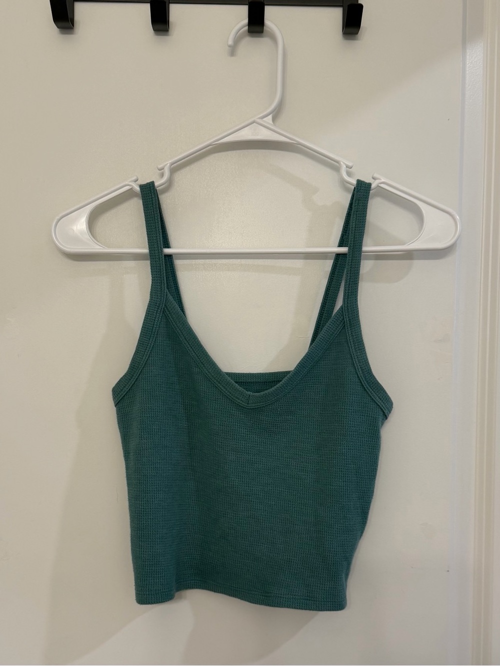 American Eagle Outfitters Green Ribbed V-Neck Cropped Tank